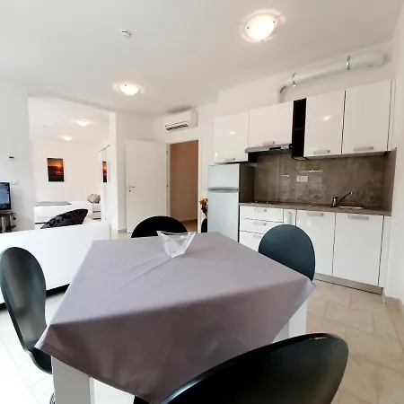 Apart Vela * Изола