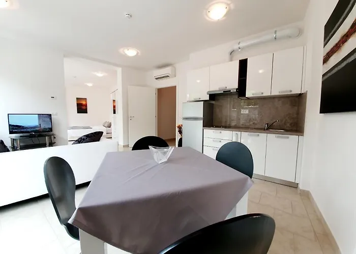 Apart Vela * 이졸라